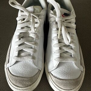 Nike Men's White and Black Sneakers